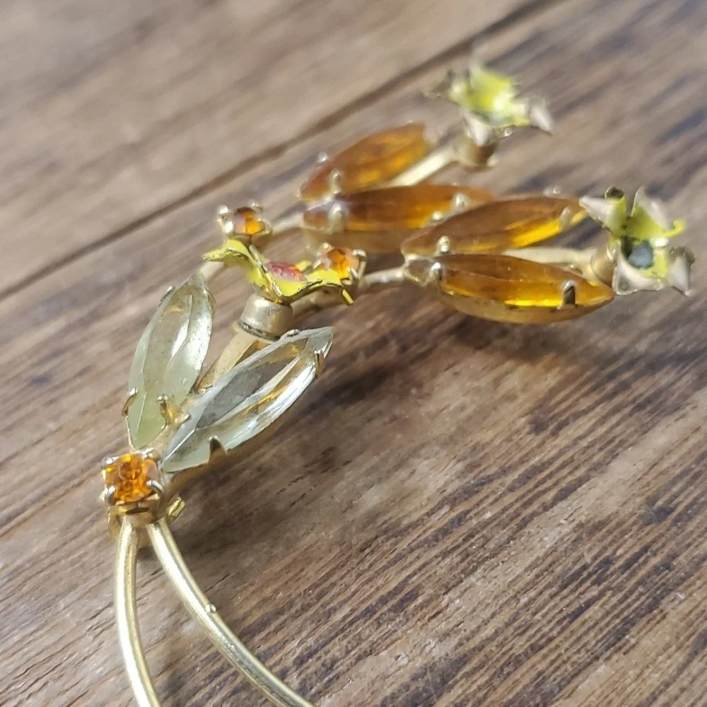 B817 unsigned juliana brooch sunny‎ meadow golden light